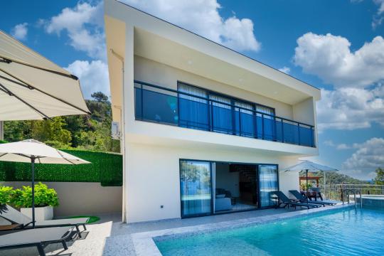 Villa Larrisa